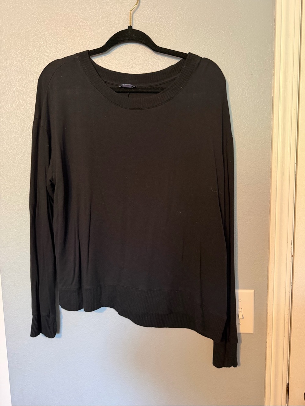 Splendid Black Crewneck Long-Sleeve Sweatshirt
